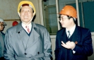1997年4月3日，第九、十届全国人大常委会副委员长、化工部副部长成思危（左一）莅临公司视察。